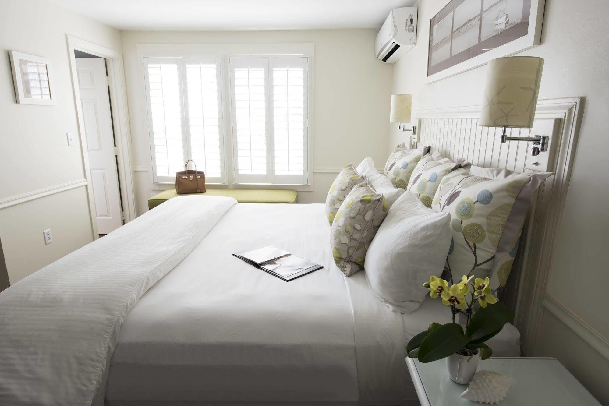Vineyard Square Hotel And Suites Edgartown Exterior photo