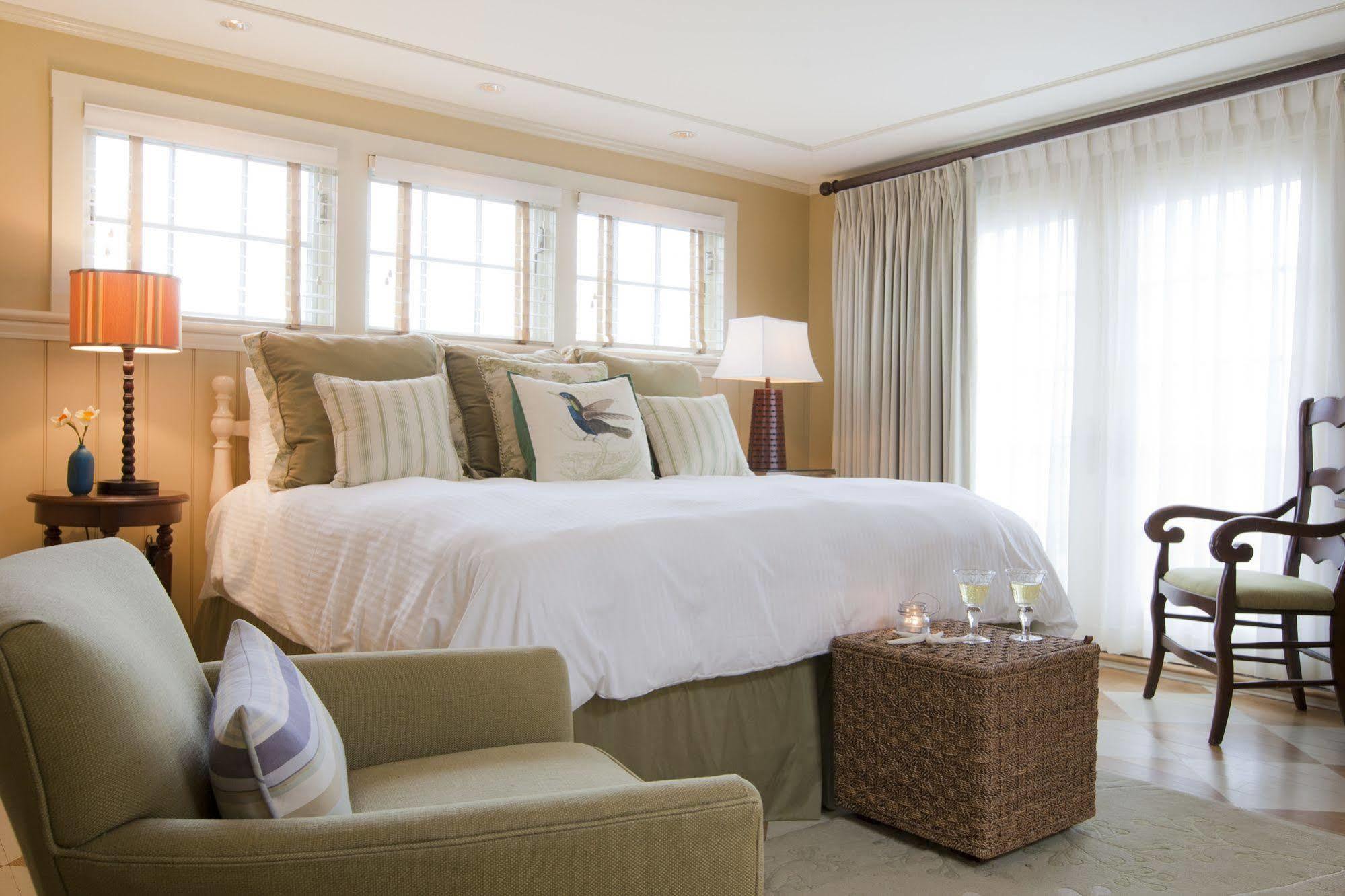 Vineyard Square Hotel And Suites Edgartown Exterior photo