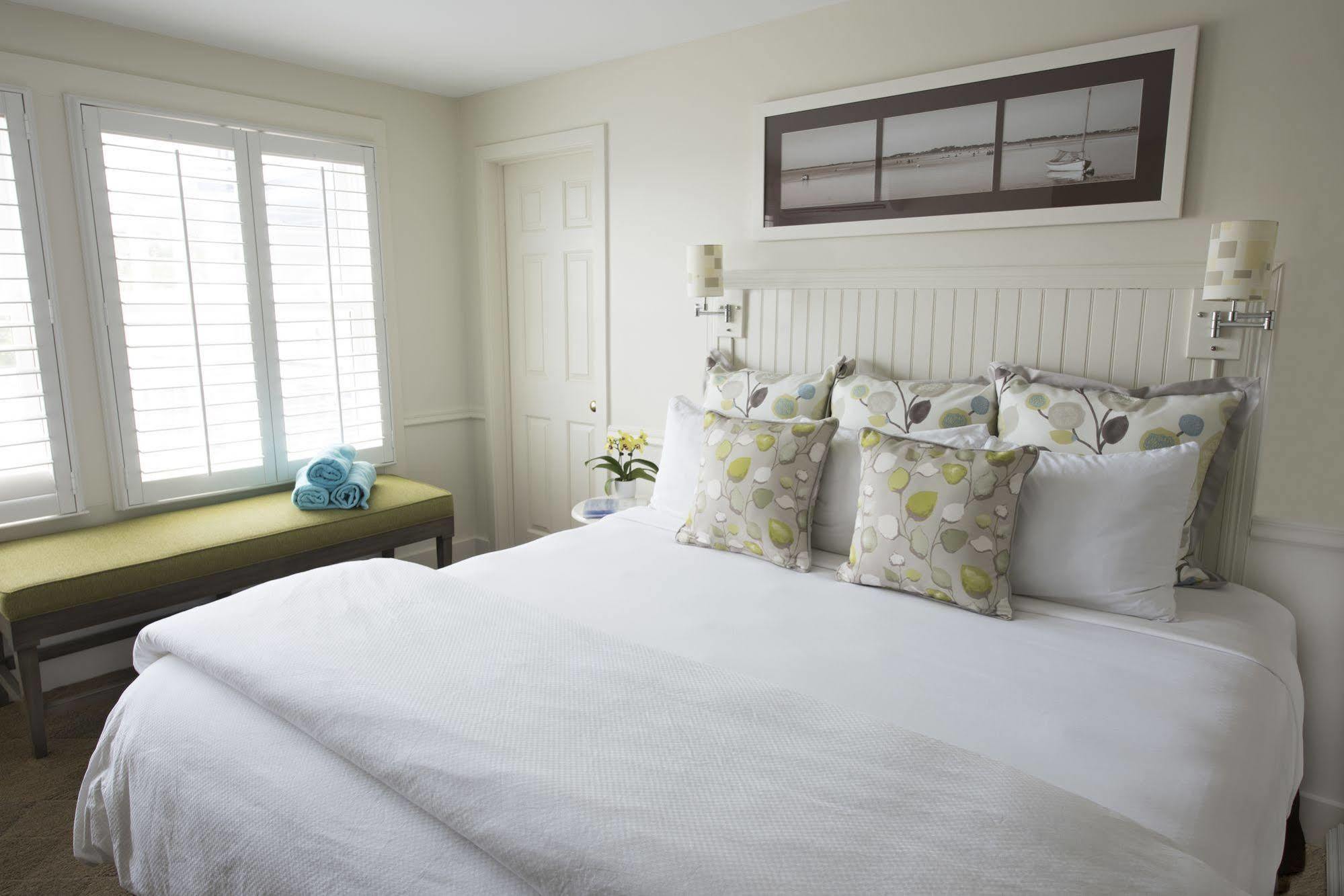 Vineyard Square Hotel And Suites Edgartown Exterior photo