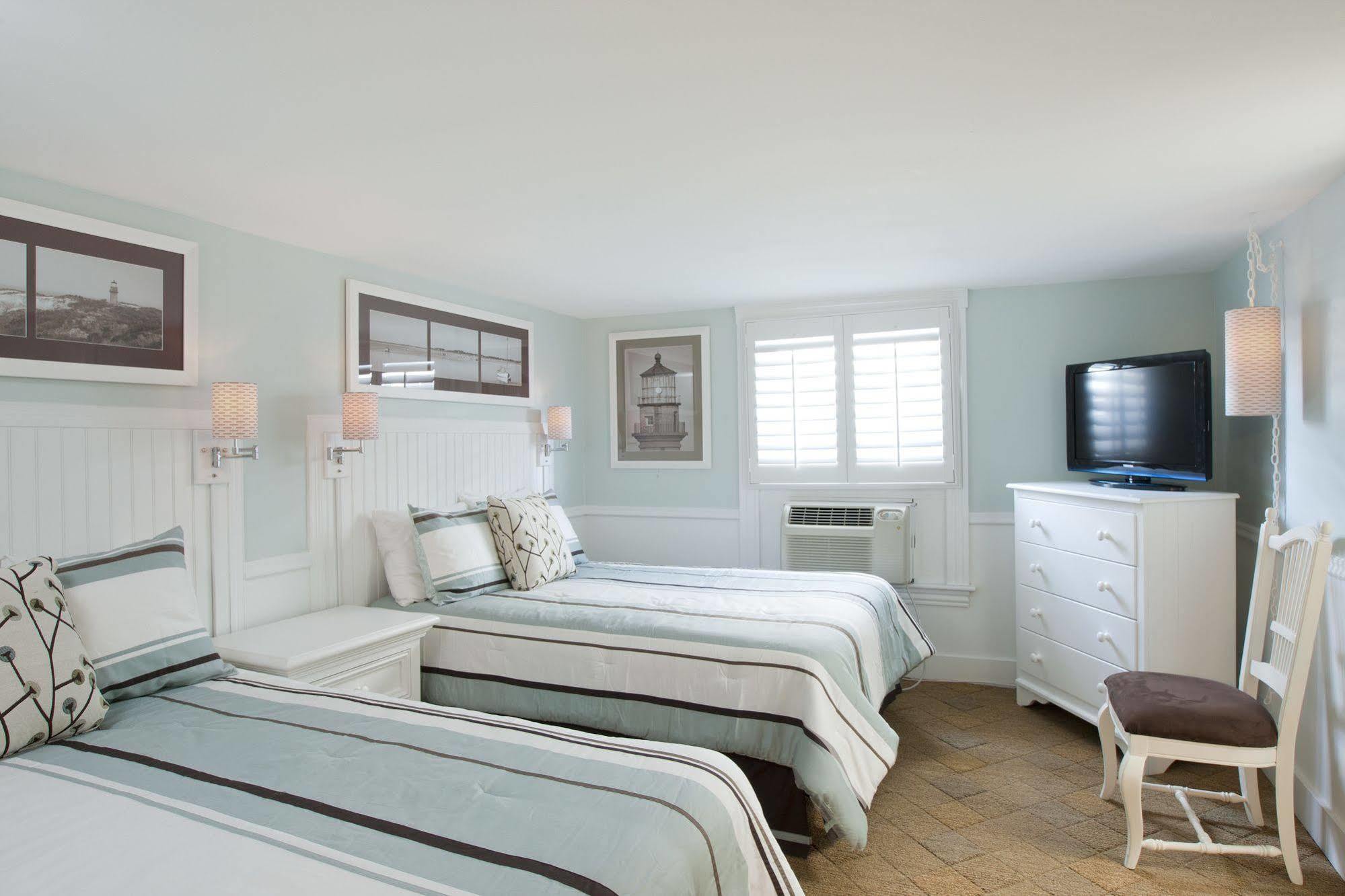 Vineyard Square Hotel And Suites Edgartown Exterior photo