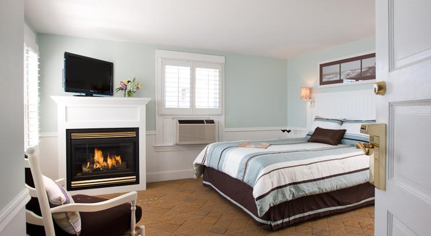 Vineyard Square Hotel And Suites Edgartown Exterior photo